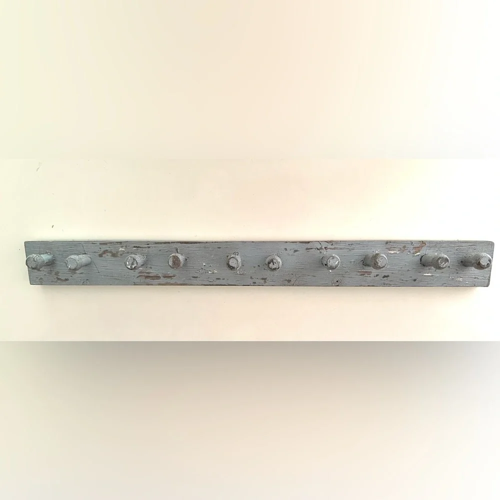STERLING INDUSTRIES Coastal Rustic Distressed Wood Gray Wall Hook Rack Coat NEW